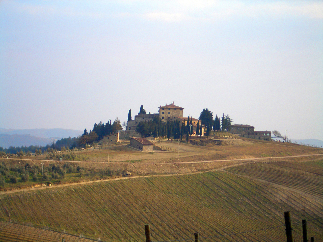 italian-villa-in-winter-1221097-1280x960